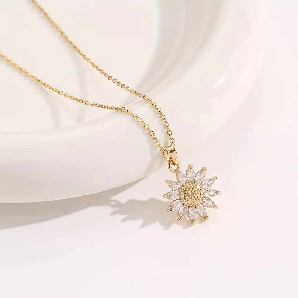Sun | Halskæde med Solsikkevedhæng i Krystal