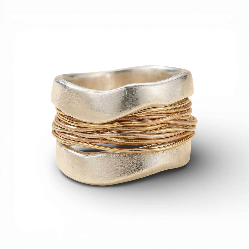 Sølvring med Gyldent Tråddesign